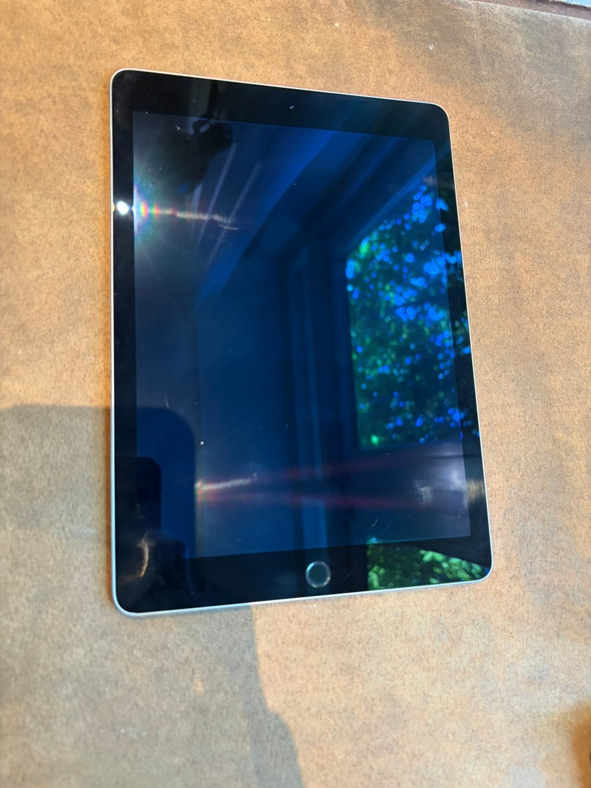 Ipad air 2 voor onderdelen(zit lock op)