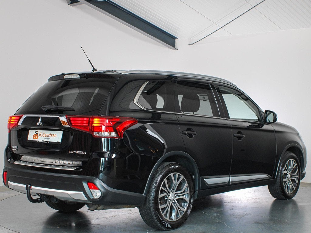 Mitsubishi Outlander 2.0 Executive Edition 7-Persoons Trekha, Auto's, Mitsubishi, 1998 cc, Stof, Euro 6, 4 cilinders
