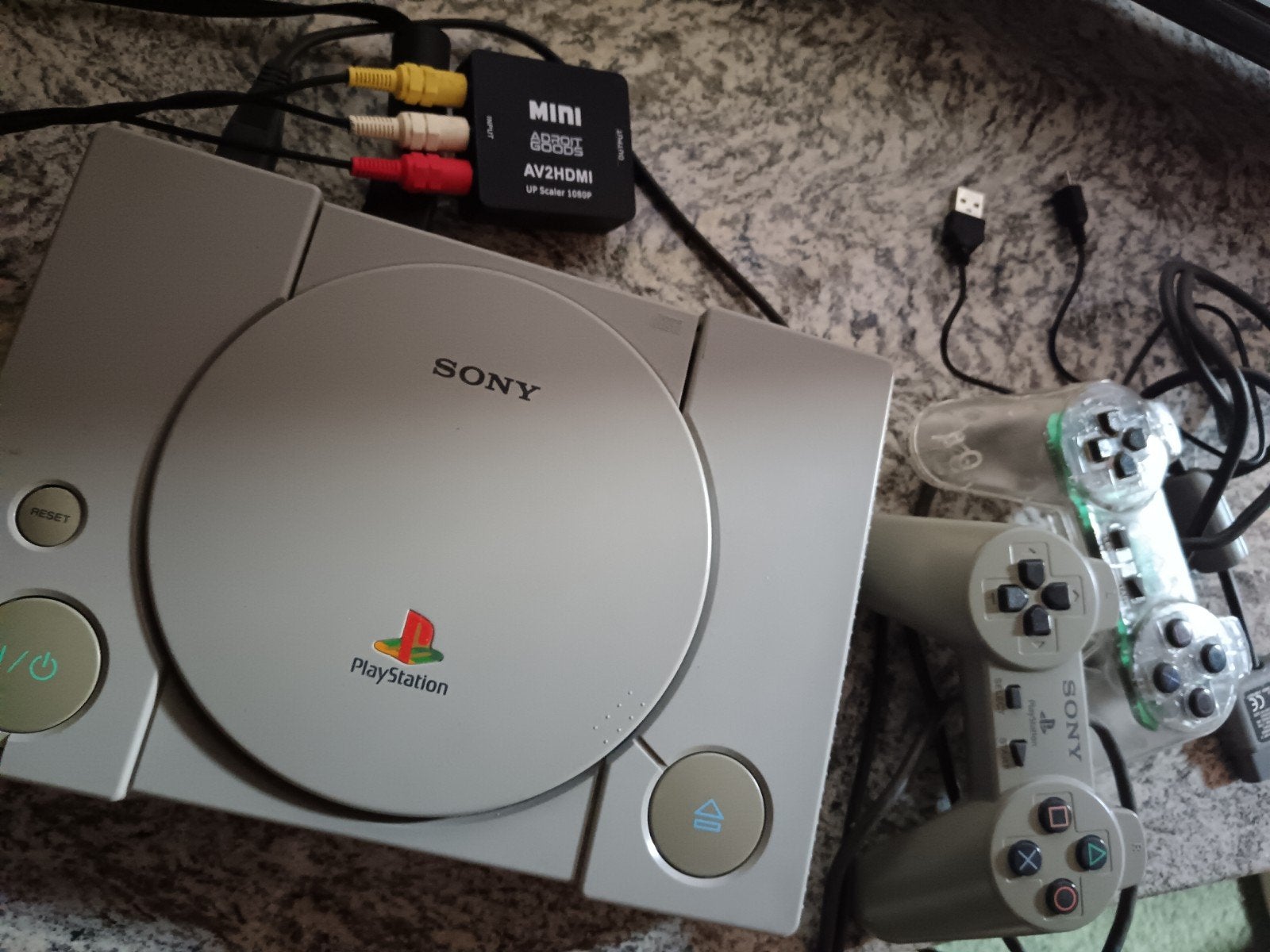Playstation 1 +2 controllers *HDMI adapter *memory card, Spelcomputers en Games, Spelcomputers | Sony PlayStation 1, Ophalen of Verzenden