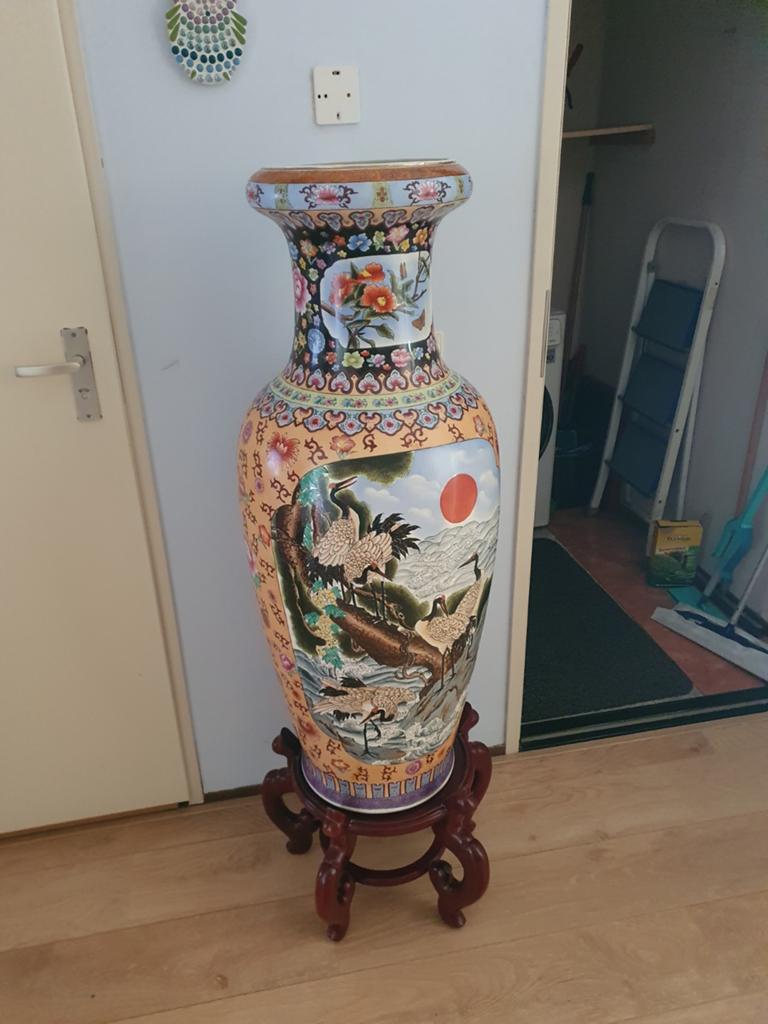 Grote Chinese vloervaas met kraanvogels en houten standaard, Ophalen