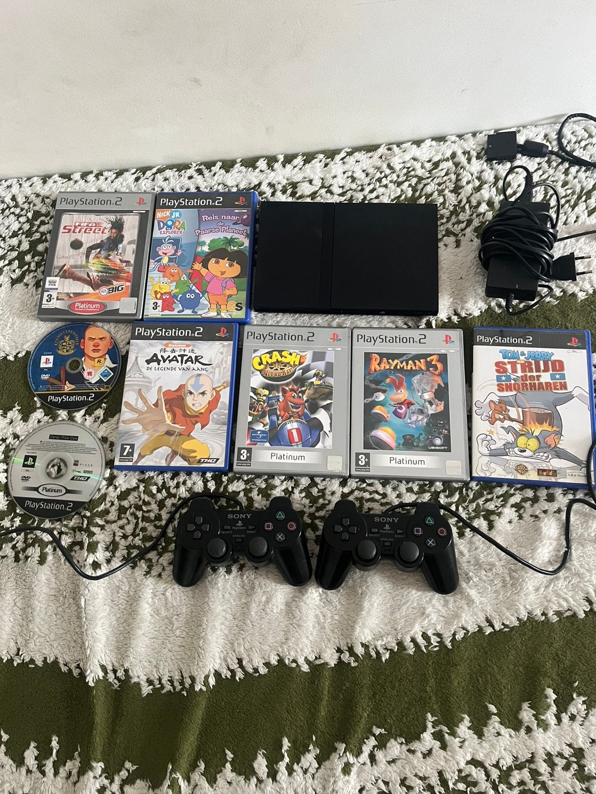 PlayStation 2 Slim +2controllers +8games (Zonder tv-kabel), Spelcomputers en Games, Ophalen of Verzenden, Zo goed als nieuw, Met 2 controllers