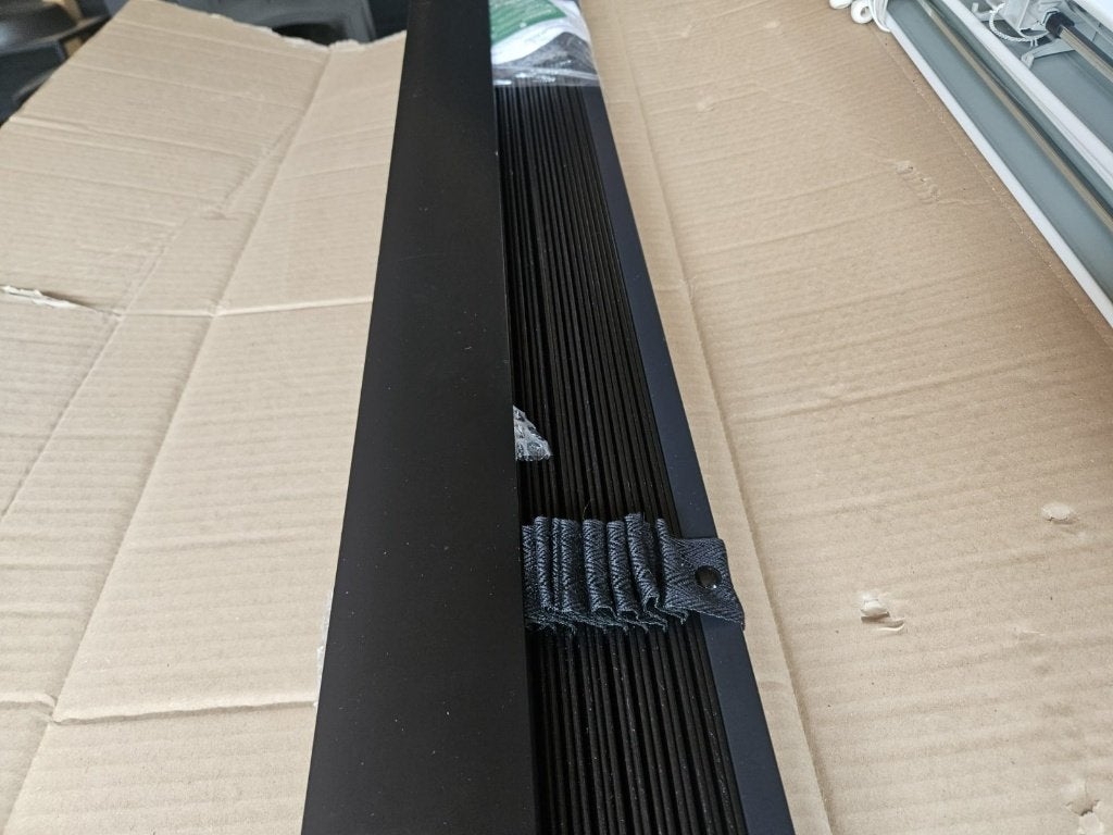 NIEUW in doos! zwart houten jaloezie + band 137cm. b x 74 h, Ophalen, Jaloezie, Overige merken, 137 cm