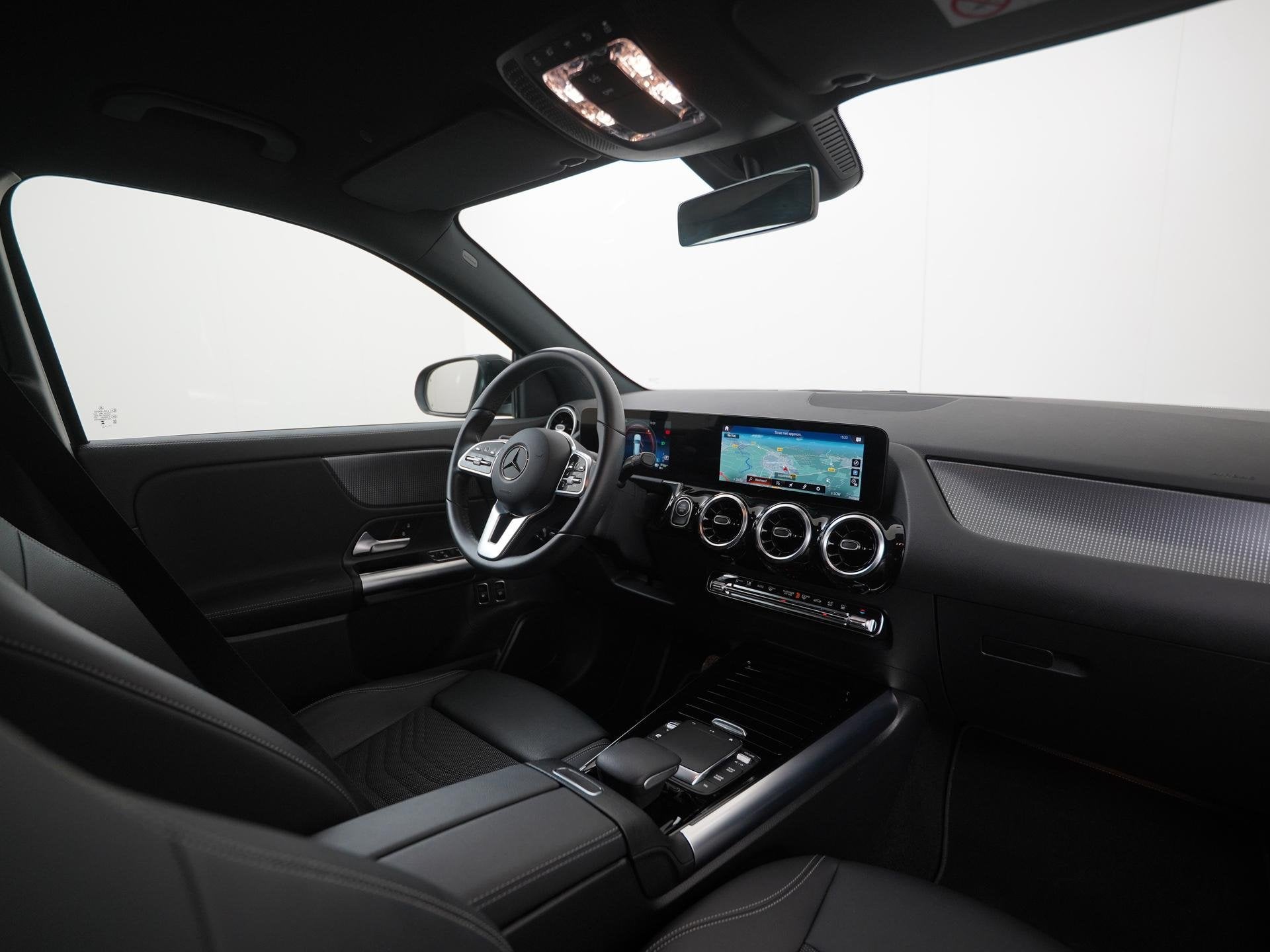 Mercedes-Benz GLA-klasse 250e Business Line | Camera | Elekt, 4 cilinders, Leder en Stof, Zwart, Bedrijf