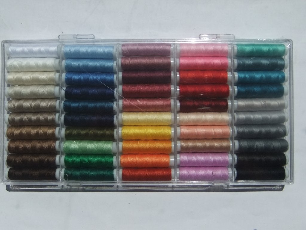 Set van 50 naaigarens in diverse kleuren 100% polyester, Verzenden, Nieuw, Garen of Naald(en)