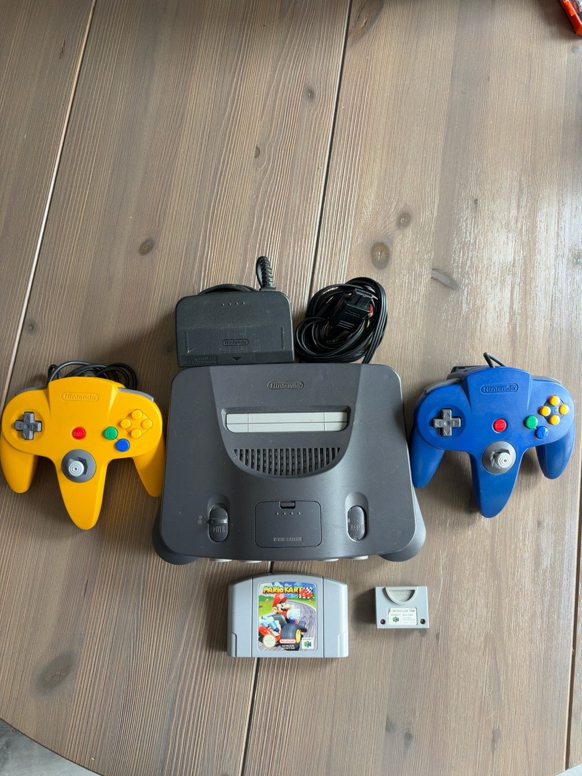 Nintendo 64 console met 2 controllers en Mario Kart 64, Ophalen, Gebruikt, Met 2 controllers, Met games