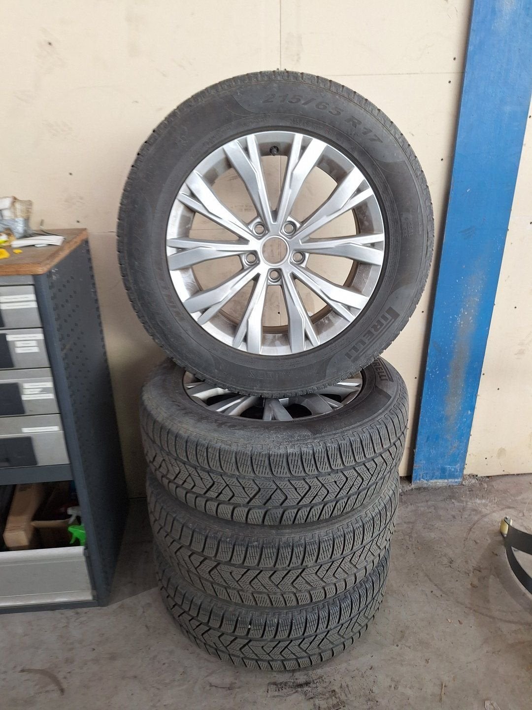 Volkswagen Tiguan Winterset 17 Inch Origineel, Auto-onderdelen, Banden en Velgen, Ophalen, -, -, Banden en Velgen