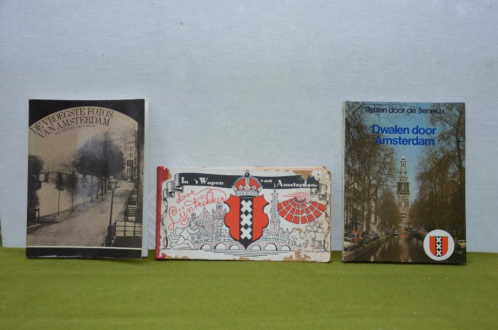 3 oude boeken over Amsterdam: In `t Wapen van Amsterdam, Ophalen of Verzenden