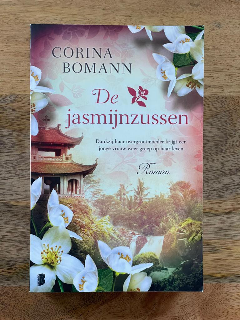 De Jasmijnzussen - Corina Bomann (Roman), Ophalen of Verzenden, Zo goed als nieuw, Europa overig