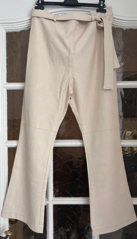 Rinascimento beige PU leren broek - Maat L, Beige, Maat 42/44 (L), Ophalen of Verzenden, Zo goed als nieuw