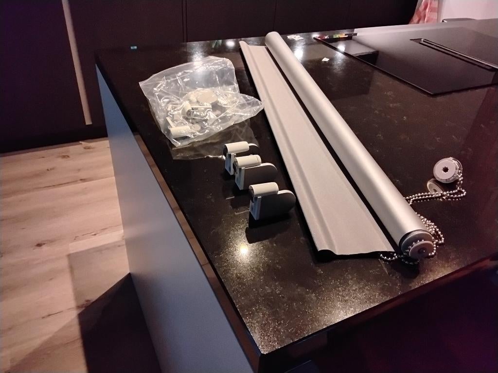 Verduisterende rolgordijnen, Ophalen, Zo goed als nieuw, Grijs