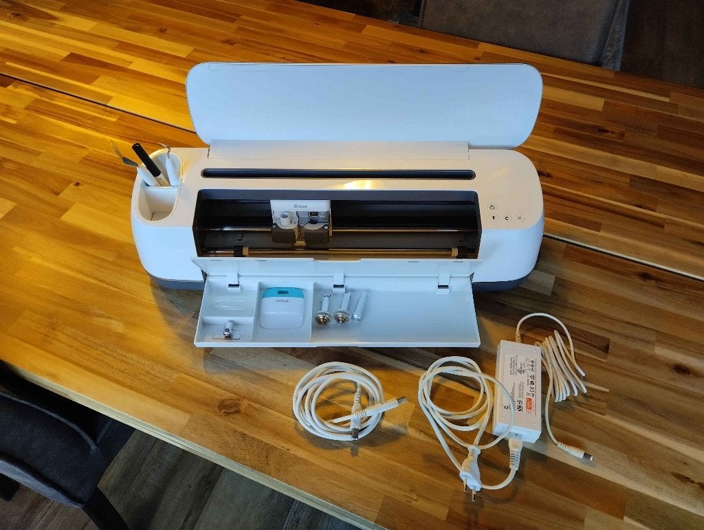 Cricut Maker + Diverse Tools en Messen, Ophalen, Elektrisch, Meerkleurig, Zo goed als nieuw