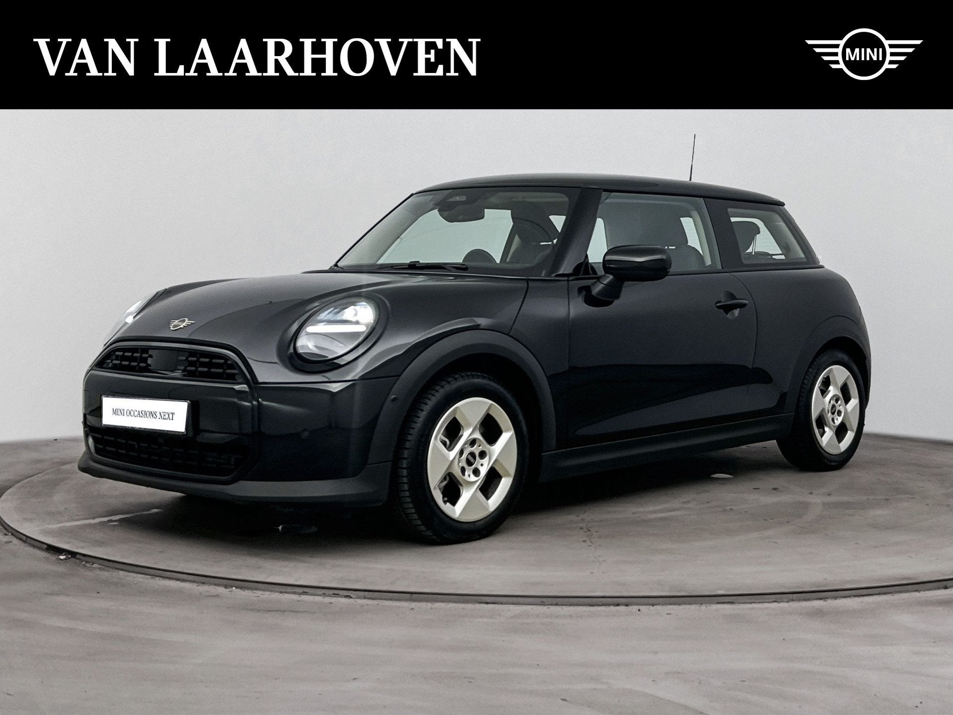 MINI Hatchback Cooper C Essential Automaat / LED / Parking A
