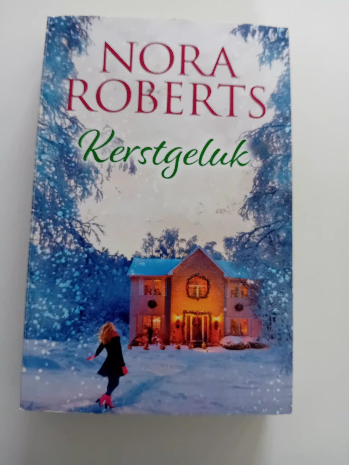 Kerstgeluk - Nora Roberts, Boeken, Ophalen of Verzenden, Zo goed als nieuw