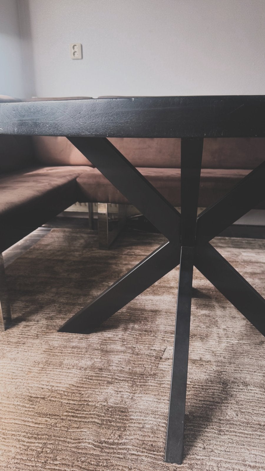 Ronde zwarte eettafel met metalen onderstel, Ophalen, Gebruikt, 100 tot 150 cm, Rond