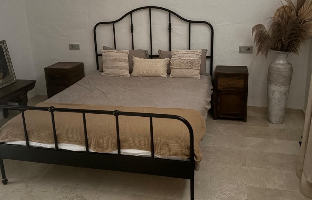 Bed zeer nette staat Incl. lattenbodem, matras & beddengoed, Ophalen, Zwart, Tweepersoons, Zo goed als nieuw