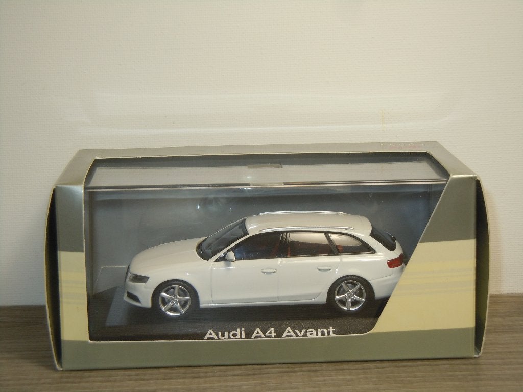 Audi A4 Avant - Minichamps 1:43 - in Box, Overige merken, Audi, Auto, Verzenden