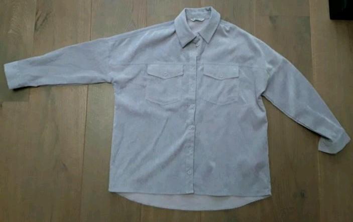 Te koop:Mooi en zgan fijne rib blouse, van STRADIVARIUS MT:S, Kleding | Dames, Blouses en Tunieken, Paars, Ophalen of Verzenden
