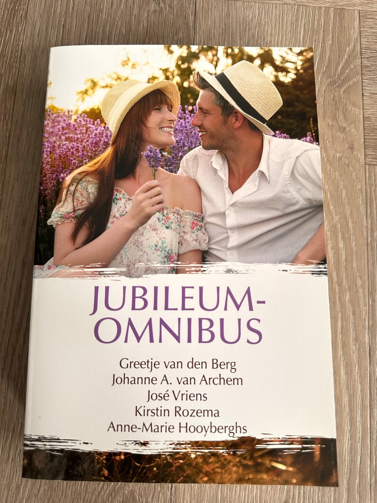 Jubileum-Omnibus: Een omnibus als een zomerbries, Boeken, Ophalen of Verzenden, Zo goed als nieuw, Nederland