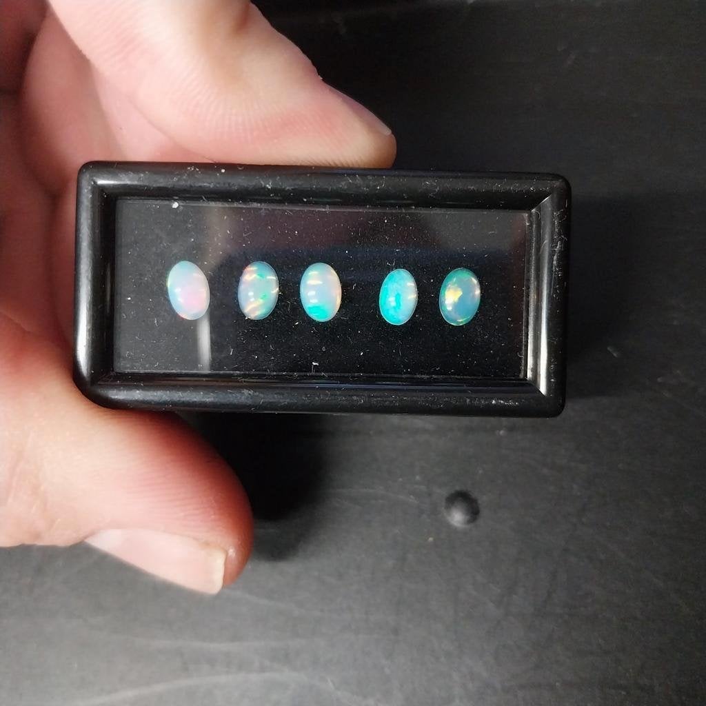 Lot van 5 verschillende opaal cabochons, Ophalen of Verzenden