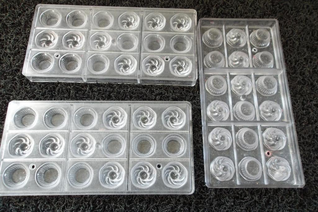 div chocolade mallen  in 1 koop, Ophalen of Verzenden, Gebruikt, Taarten of Cupcakes, Overige typen