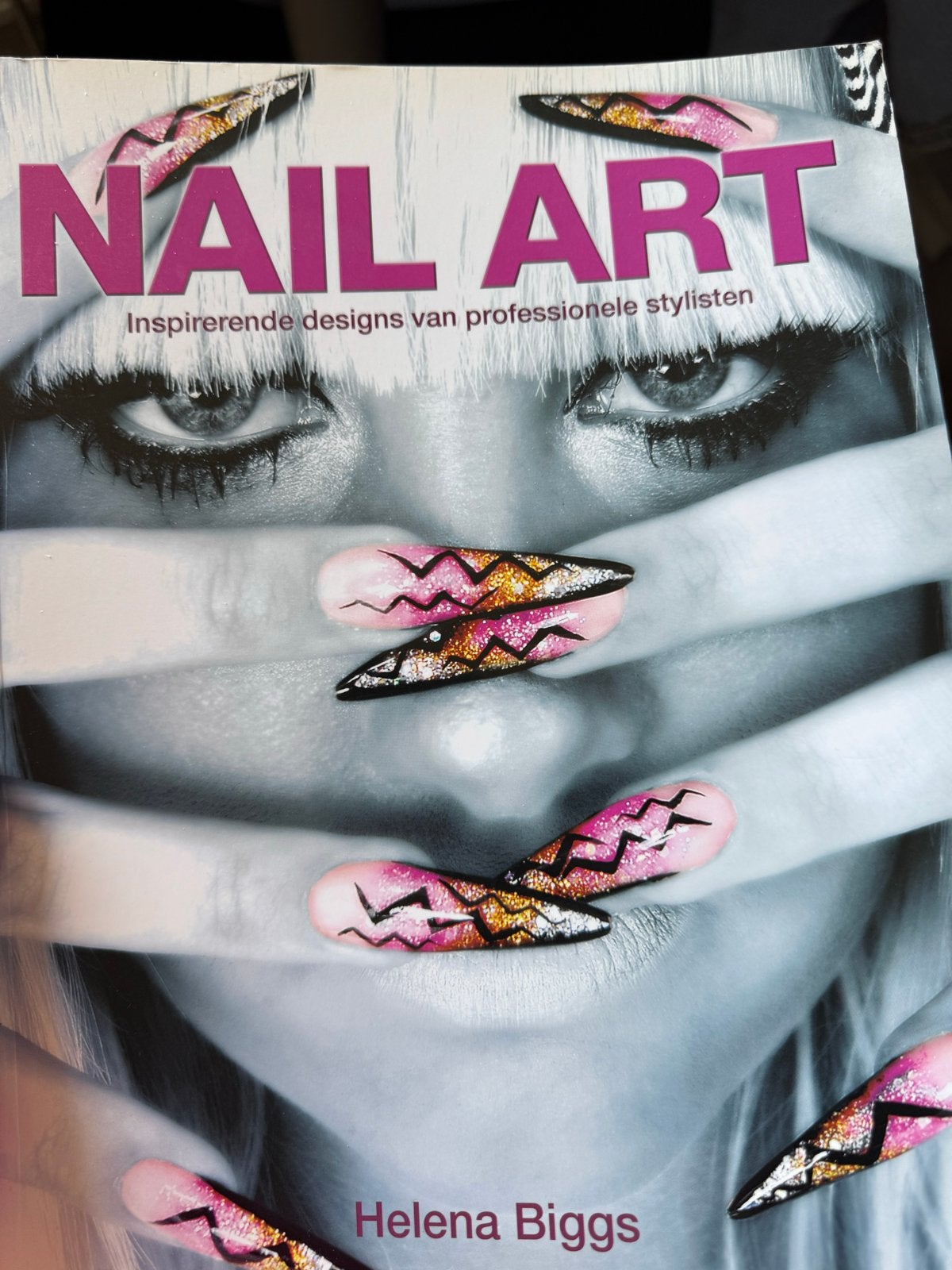 NAIL ART: Inspirerende designs van professionele stylisten, Boeken, Ophalen, Gelezen, Overige onderwerpen