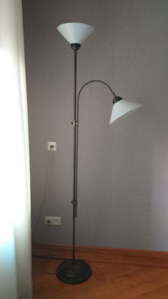 Vloerlamp met twee witte glazen kapjes, Ophalen, Gebruikt, Glas, 150 tot 200 cm