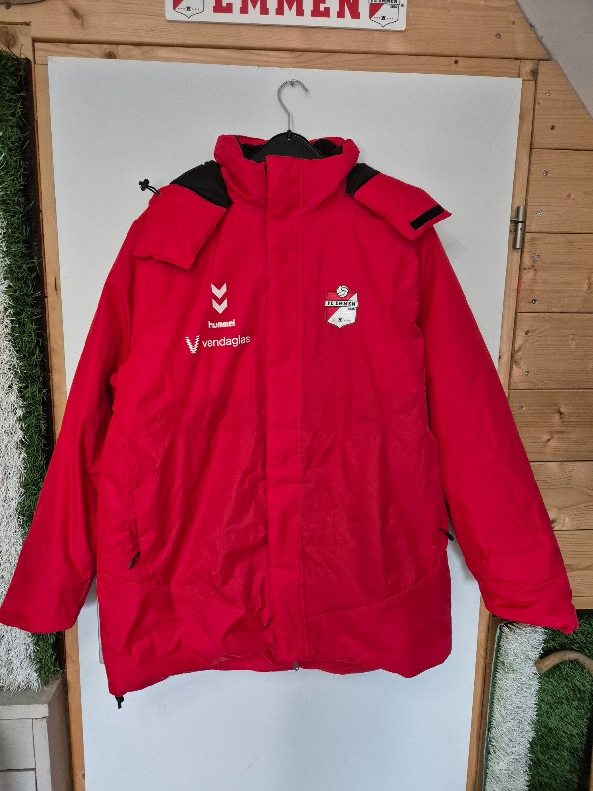 FC Emmen jas / parka, Overige maten, Ophalen of Verzenden, Zo goed als nieuw, Voetbal