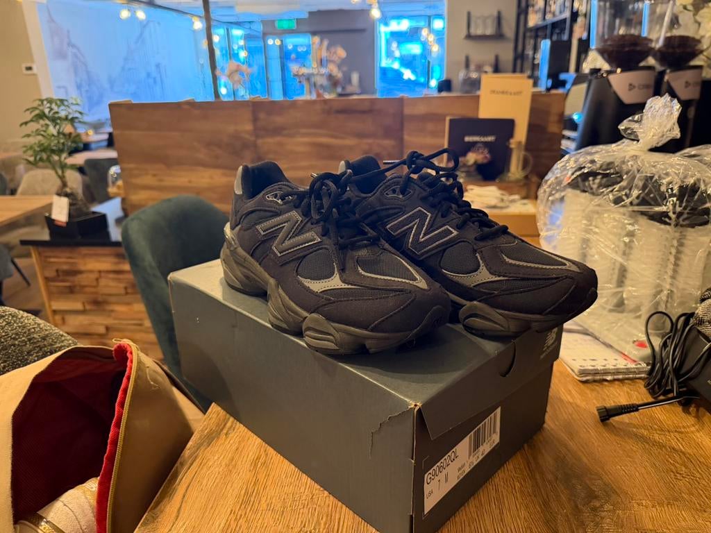 New Balance sneakers 9060 zwart, eenmaal gedragen Maat 40, Zwart, Ophalen of Verzenden, Sneakers of Gympen, Zo goed als nieuw