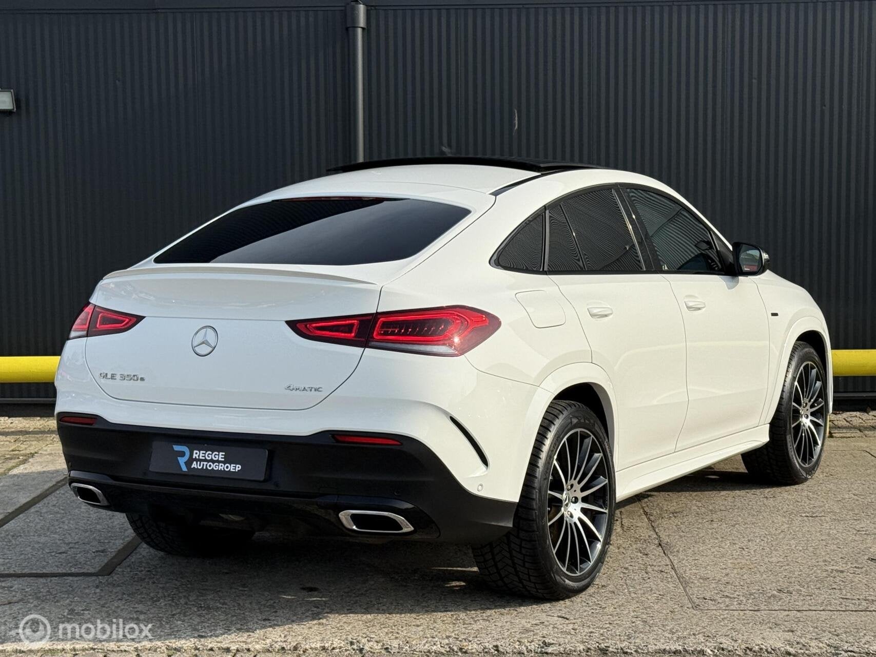 Mercedes GLE-klasse 350 e 4MATIC AMG-PAKKET FABRIEKSGARANTIE, Auto's, Mercedes-Benz, Gebruikt, Euro 6, 4 cilinders, 2525 kg