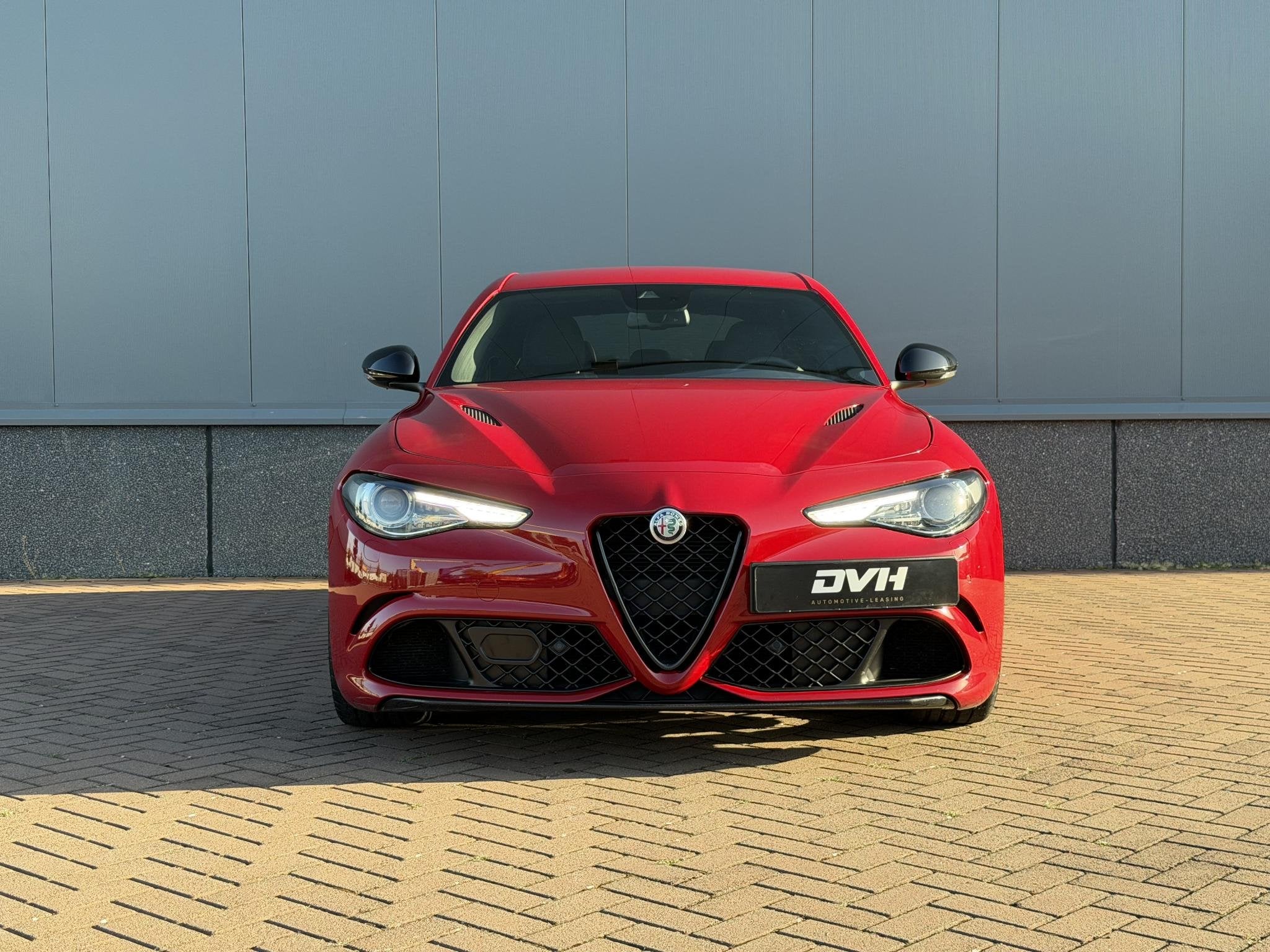 Alfa Romeo Giulia 2.9 V6 Quadrifoglio CARBON | H/K | LEDER, Auto's, Automaat, Dealer onderhouden, Achterwielaandrijving, Gebruikt