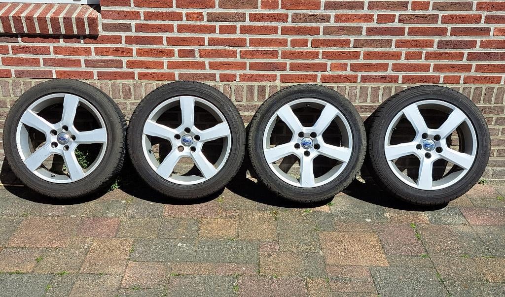 4 lichtmetalen velgen + zomerbanden Volvo, Auto-onderdelen, Banden en Velgen, Ophalen, Gebruikt, Banden en Velgen, Overige maten