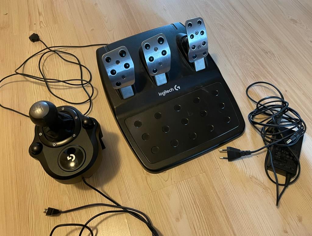 Pedalen set logitec met schakelpook, Computers en Software, Joysticks, Ophalen of Verzenden, Gebruikt