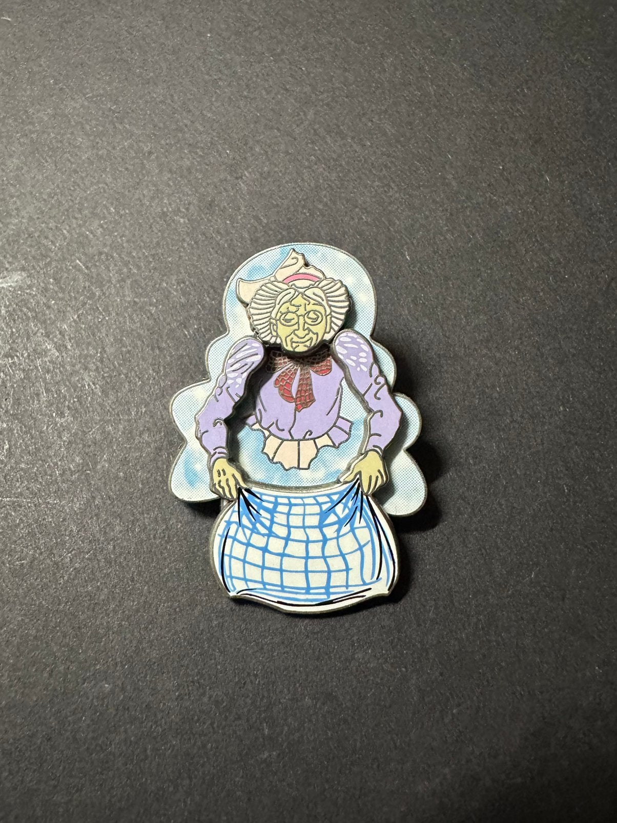 Efteling pin vrouw Holle, Verzamelen, Ophalen of Verzenden, Zo goed als nieuw, Button of Speldje