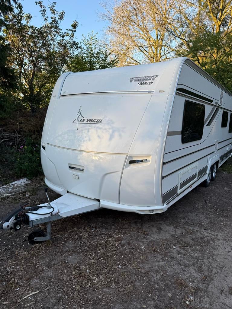 Schitterende Fendt Le Vogue Caravan, gereinigd en gepoetst!, Caravans en Kamperen, Vast bed, Rondzit, Bedrijf, Schokbreker