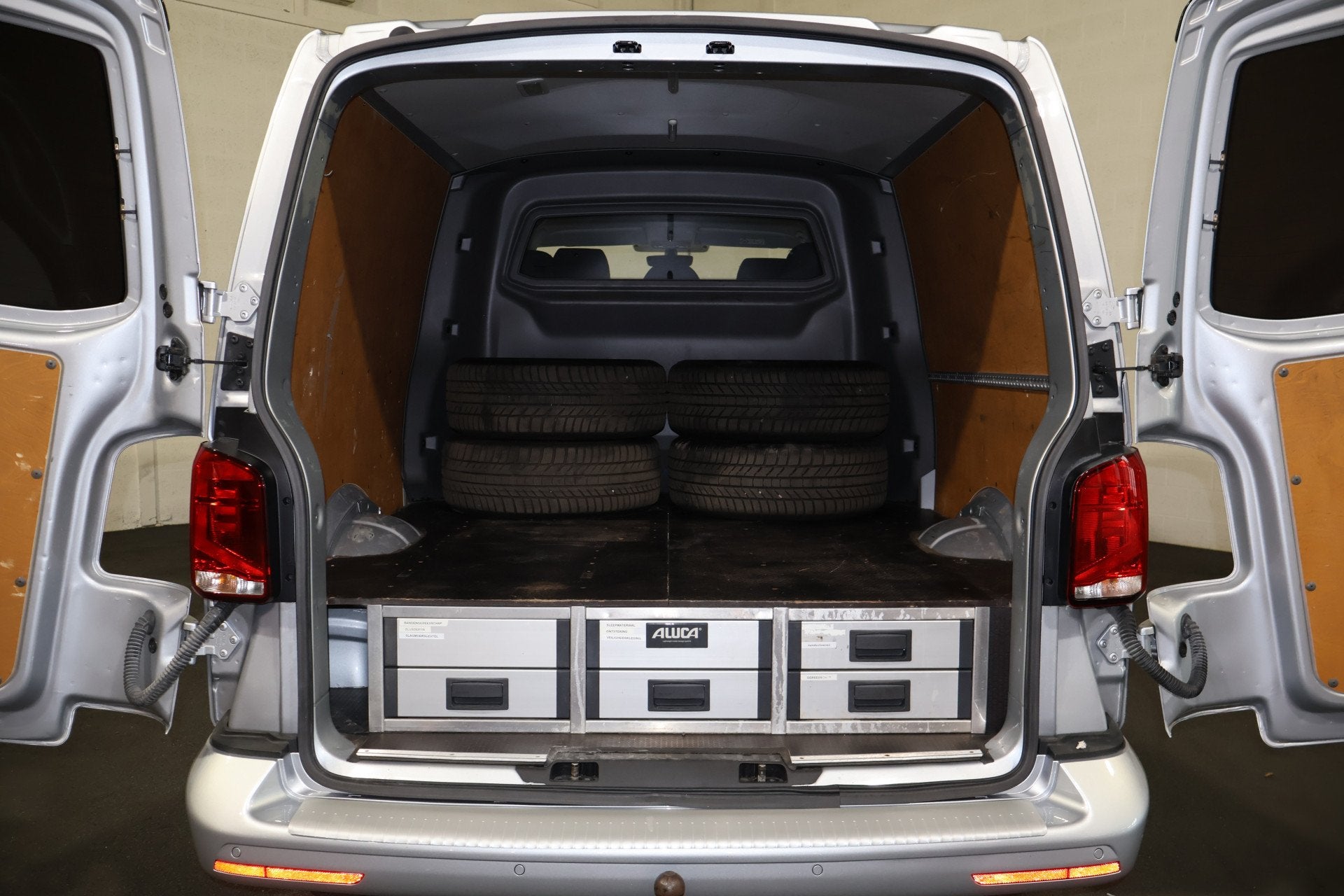 Volkswagen Transporter 2.0 TDI 150pk L2 H1 DC Bulli Automaat, Auto's, Stof, Gebruikt, Euro 6, 4 cilinders