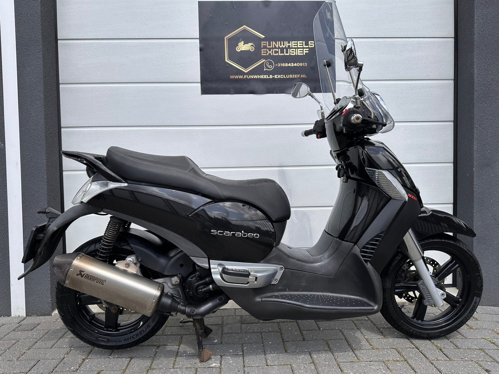 Aprilia Scarabeo 300 S Motorscooter Zwart Alarm | Akrapovic, Motoren, Scooter, Minimaal motorrijbewijs A2, Automaat, Sportuitlaat