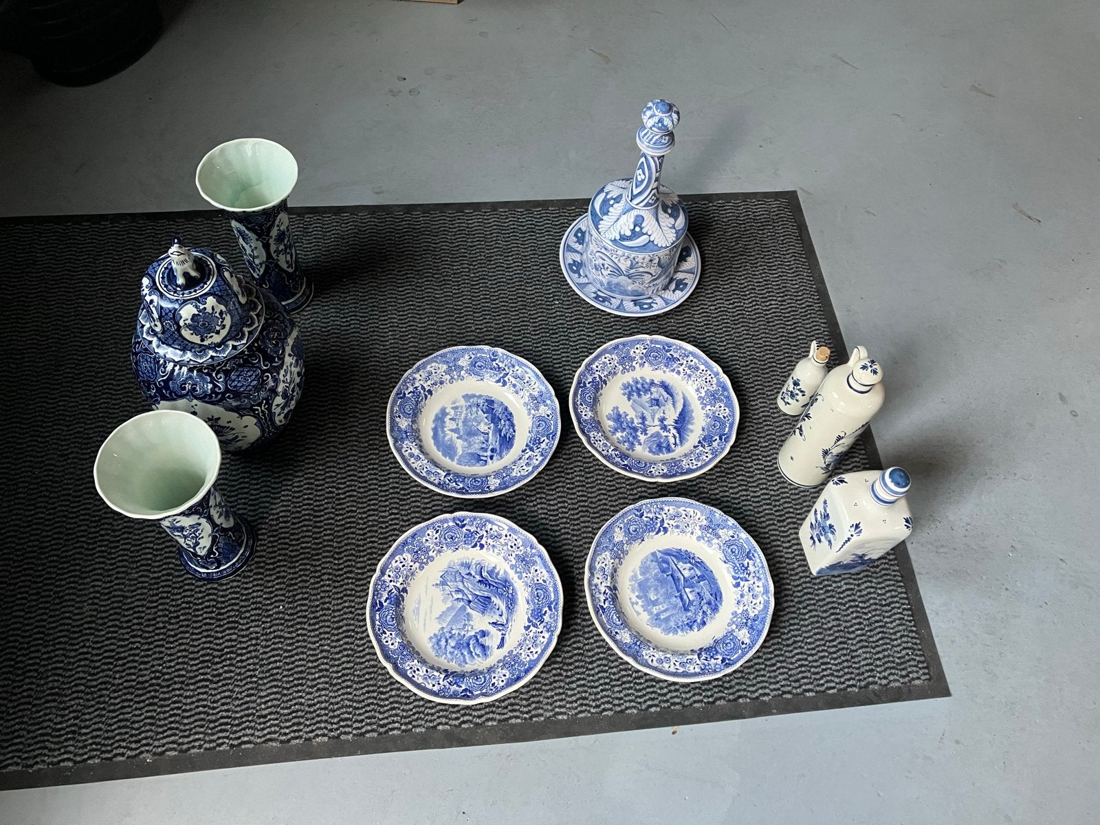Diverse collectie Delfts Blauw en blauw-wit aardewerk, Ophalen