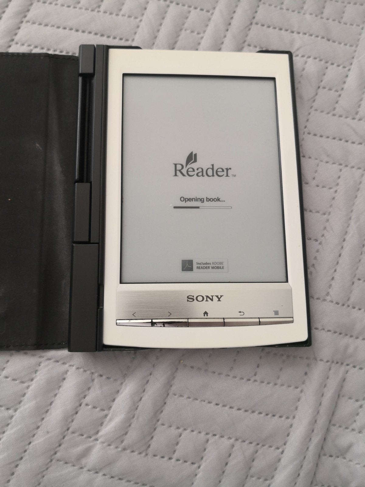Sony Reader PRS-T1 e-reader met hoes en leeslampje, Gebruikt, Wi-Fi, Ophalen of Verzenden, 4 GB of minder