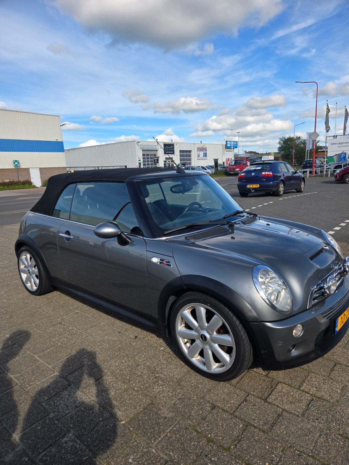 Mini 1.6 16V Cooper S Cabrio AUT 2005 Grijs, 4 cilinders, Cabriolet, 4 stoelen, 11 km/l