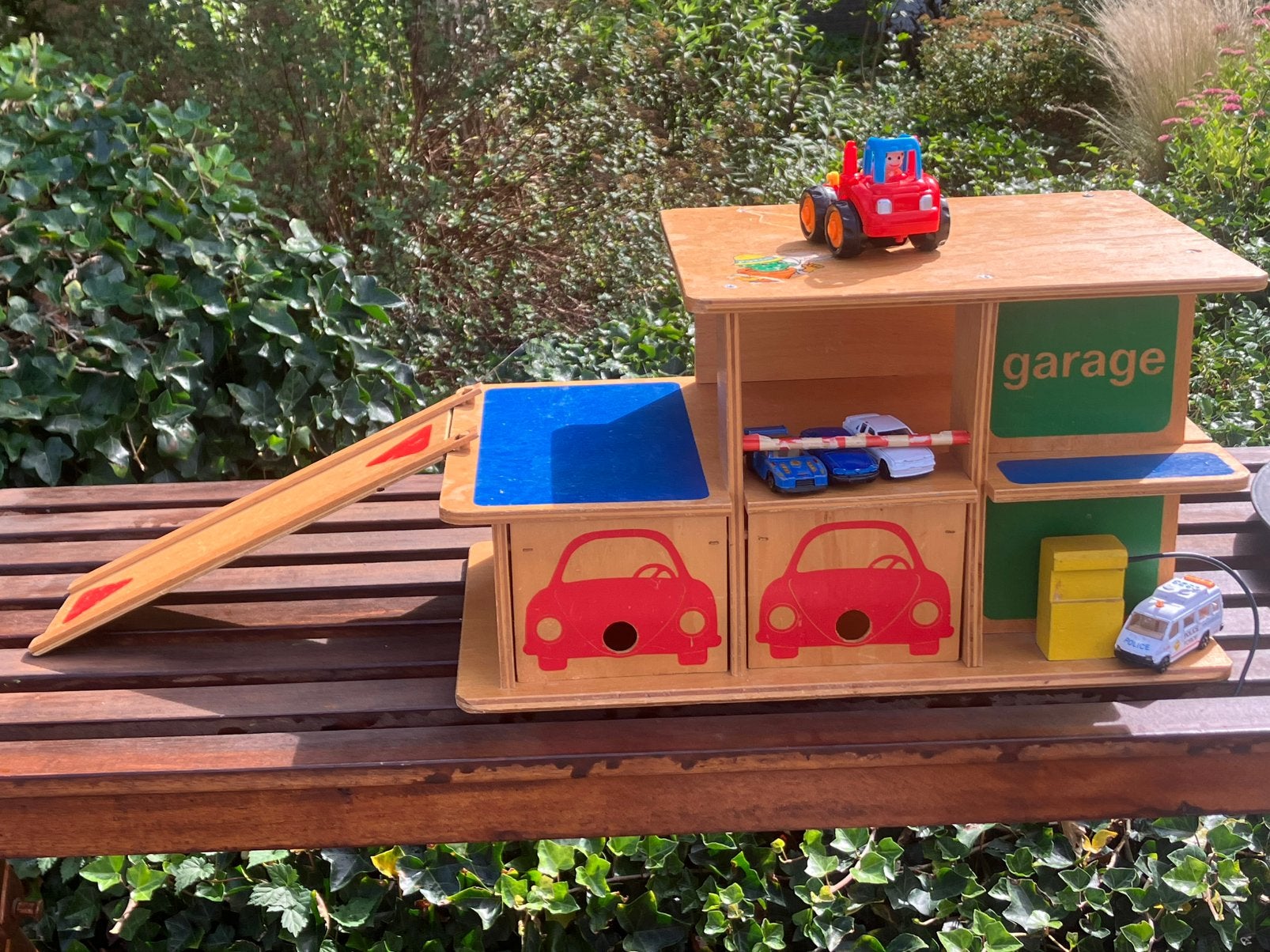 Houten Garage, Ophalen, Zo goed als nieuw