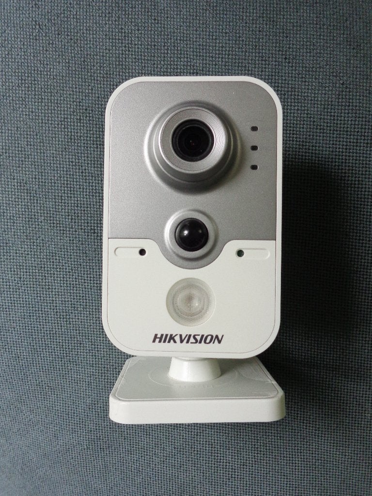 Hikvision cube DS-2CD2442FWD-IW 4mp Wifi camera, Ophalen of Verzenden, Gebruikt, Binnencamera