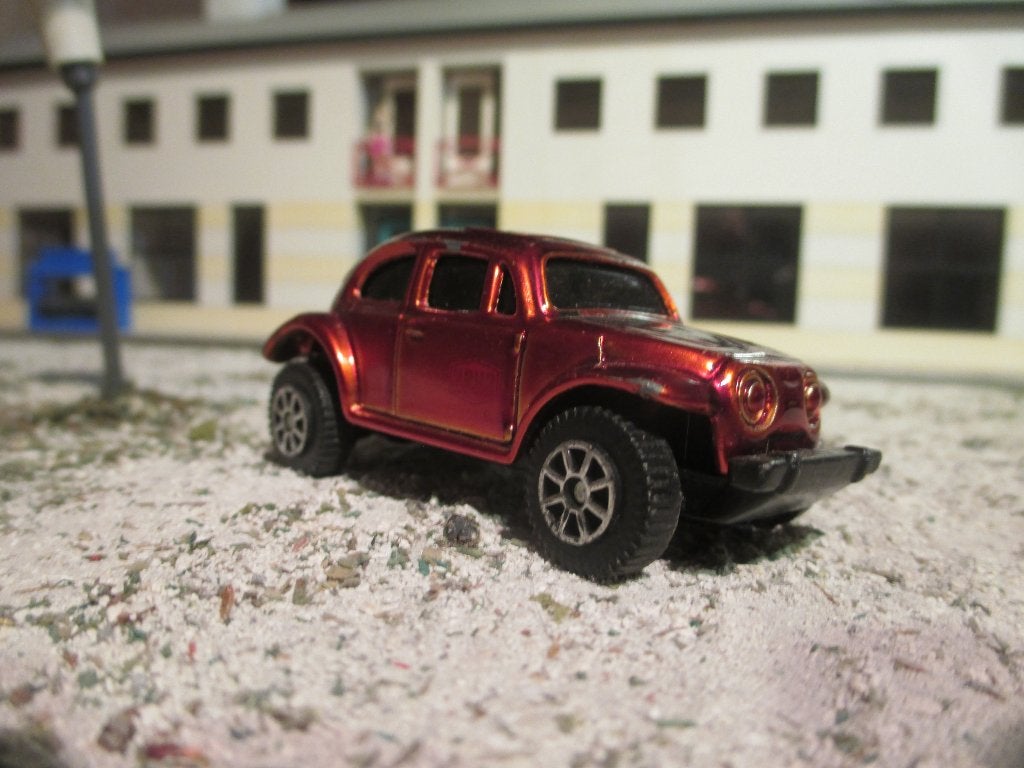 1:64 Volkswagen Beach Beetle - Maisto, Ophalen of Verzenden, Gebruikt, Auto