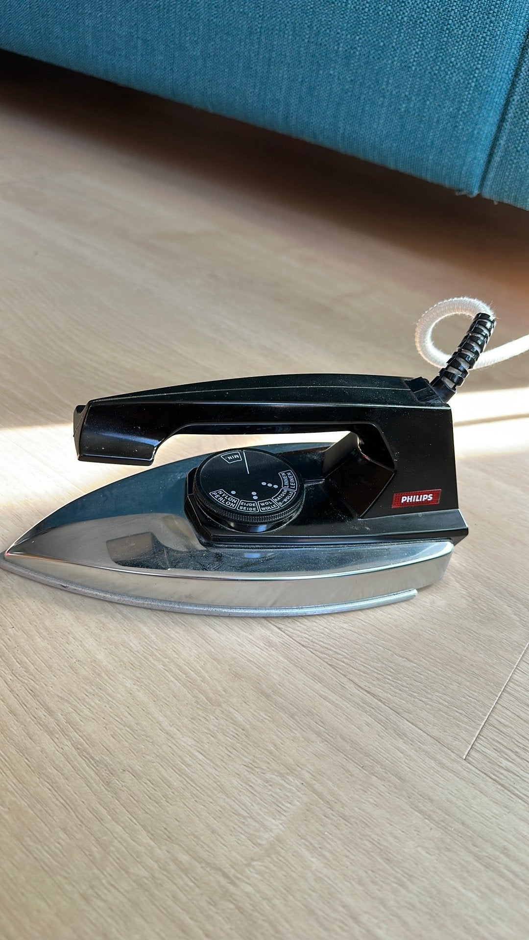 “Vintage Philips strijkijzer HD1121 – retro jaren 70, Ophalen of Verzenden, Gebruikt, Strijkijzer met snoer