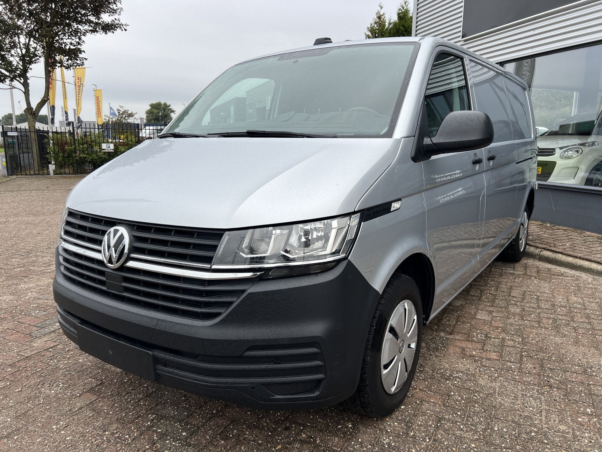 Volkswagen Transporter 2.0 TDI L2H1 Aut/ 2x Schuifdeur/Stand, Auto's, Dealer onderhouden, Gebruikt, Euro 6, 4 cilinders