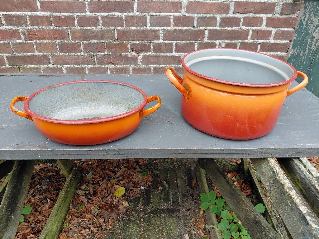 2 Oranje emaille pannen zonder deksel., Verzenden