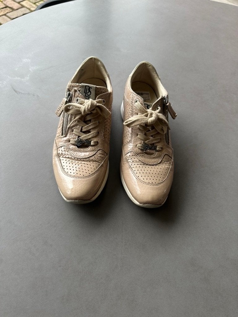 Beige DL Sport leren sneakers, maat 6,5 = 40, Kleding | Dames, Verzenden, Beige, Sneakers of Gympen, Gedragen