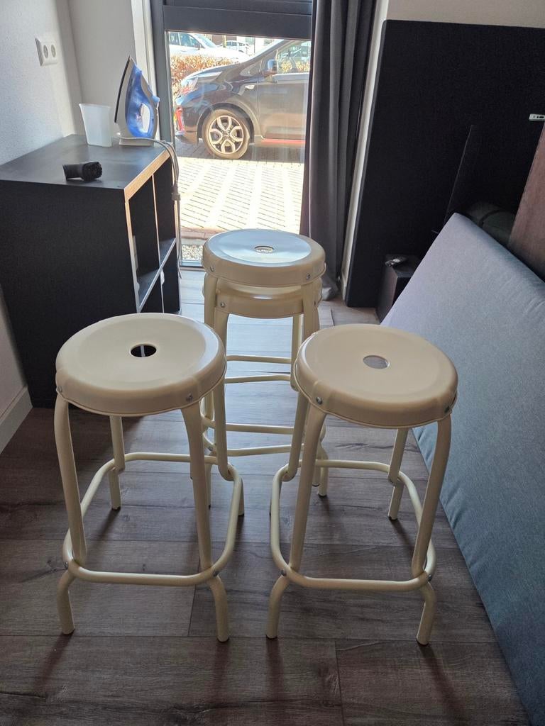 Set van 4 metalen barkrukken, zithoogte 60cm, Ophalen, Gebruikt, Met voetsteun, 60 tot 90 cm