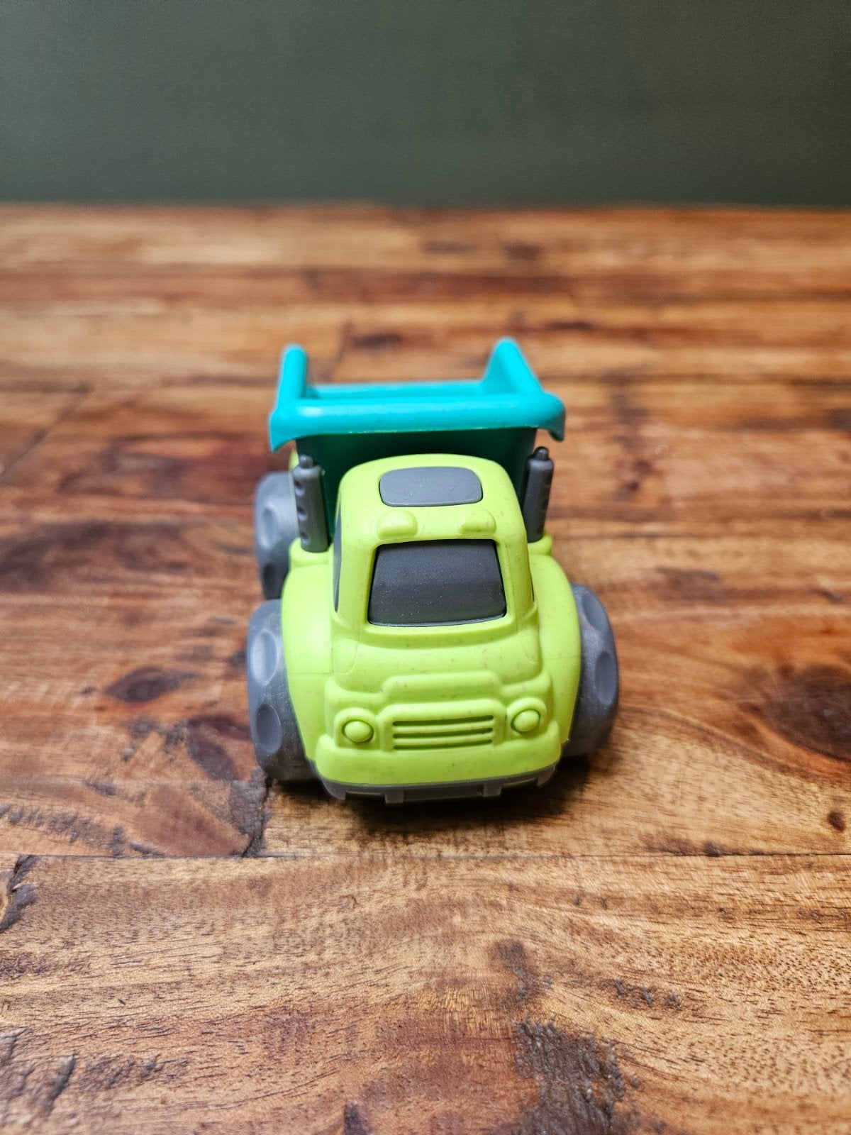 Groene bioplastic kiepwagen met turquoise laadbak, Ophalen, Gebruikt