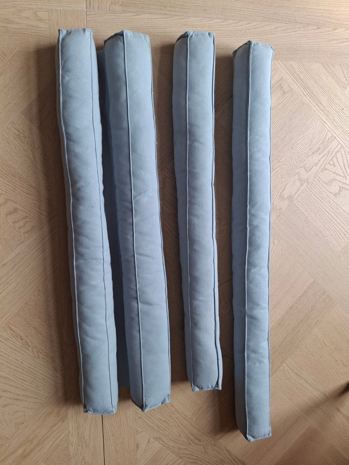 4 grijze deur tochtstoppers, Ophalen of Verzenden, Gebruikt, Binnen, Grijs