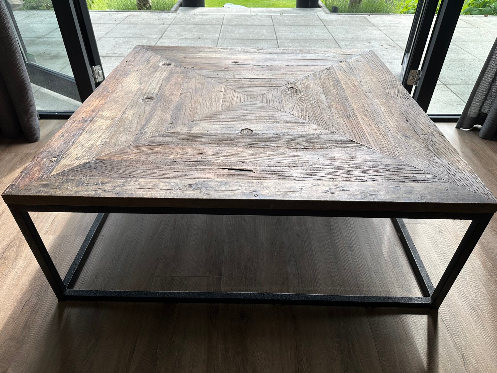 Prachtige landelijk/industriele salontafel, Ophalen, Overige materialen, Vierkant, Zo goed als nieuw